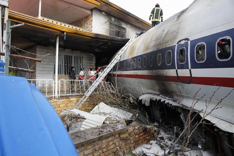 El avión de Carga se estrelló en Irán y dejó 15 muertos. (Foto: AFP)