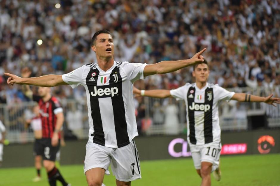 Cristiano Ronaldo le da el título a la Juventus en la Super Copa de Italia. (Foto: AFP)