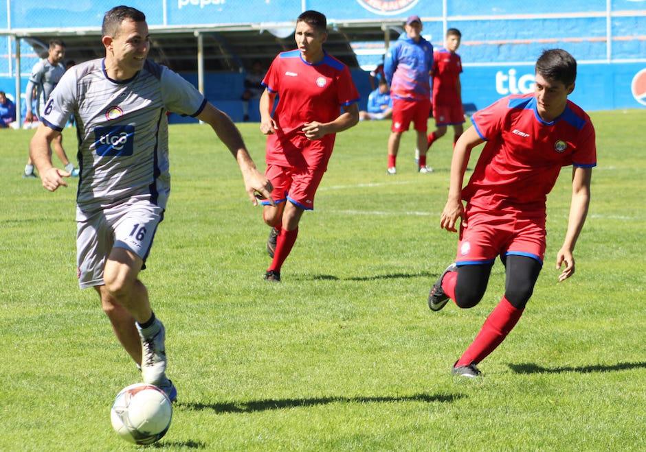 Marco Pablo Pappa durante el entrenamiento de los altenses en el estadio Mario Camposeco. (Foto: Xelajú MC)