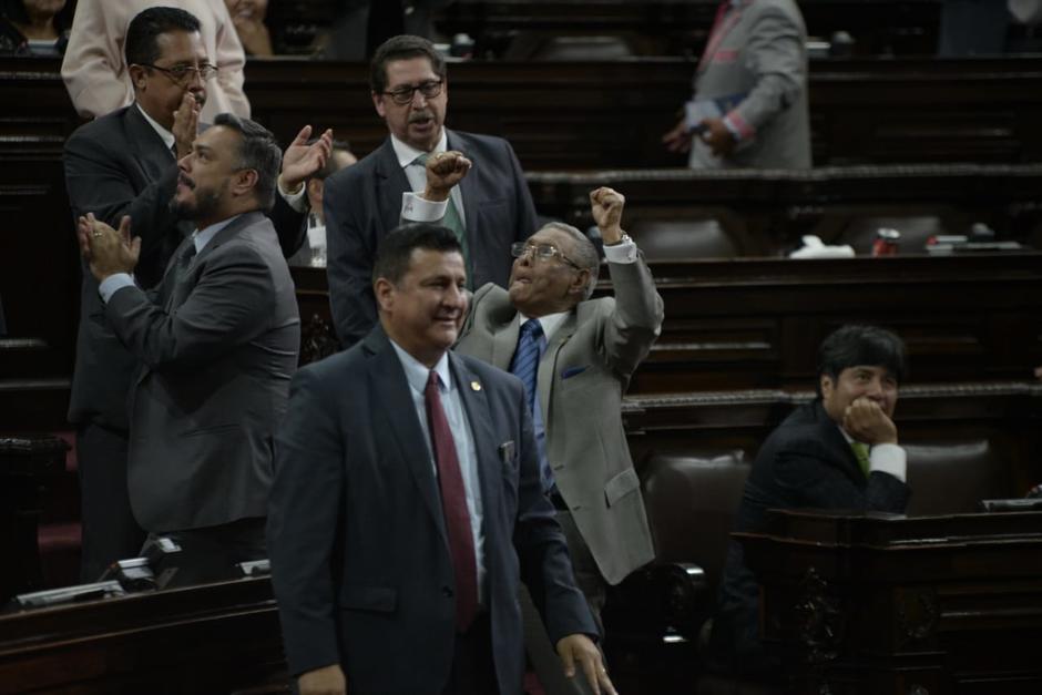 Diputados de FCN festejaron cuando avanzó la iniciativa de ley. (Foto: Wilder López/Soy502)