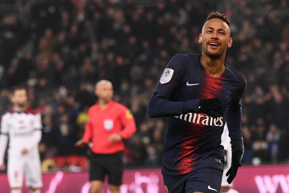 Neymar se mandó con un doblete en la goleada del PSG. (Foto: AFP)