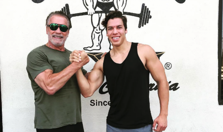 Joseph Baena, el hijo de una guatemalteca y Arnold Schwarzenegger, sorprende al mundo con sus músculos. (Foto: Instagram)