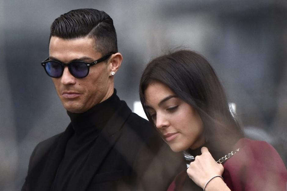 El futbolista acudió a la audiencia acompañado de su novia Georgina Rodríguez. (Foto: AFP)&nbsp;