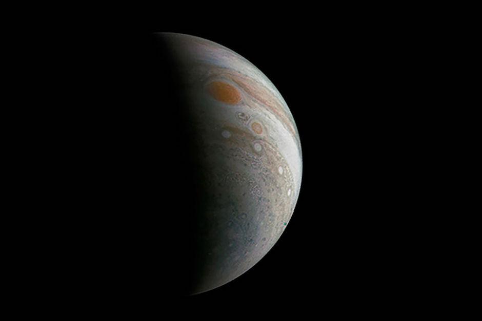 Las fotografías fueron tomadas por la sonda Juno durante un vuelo cercano al planeta. (Foto: AFP)