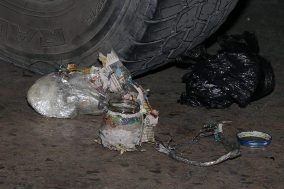 La bomba pretendía ser lanzada a taxistas y pilotos de "Tuc-Tuc". (Foto: PNC)