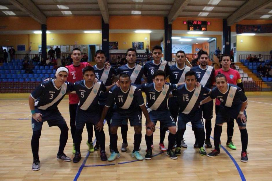 José Reyes con la Selección Nacional de Futsal de Guatemala. (Foto: Facebook)