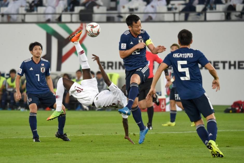 Ali Almoez&nbsp;convirtió la chilena en el triunfo de Qatar ante Japón. (Foto: AFP)&nbsp;