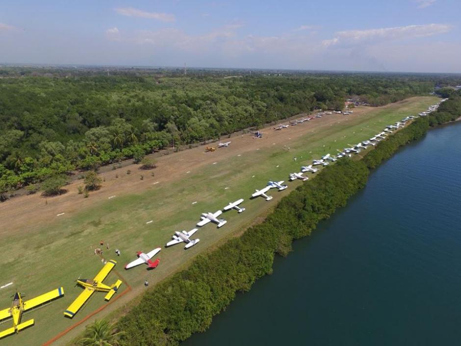 El pasado miércoles 30 de enero también se observaron las naves sobrevolando el territorio guatemalteco. (Foto: Aeroclub Guatemala)&nbsp;