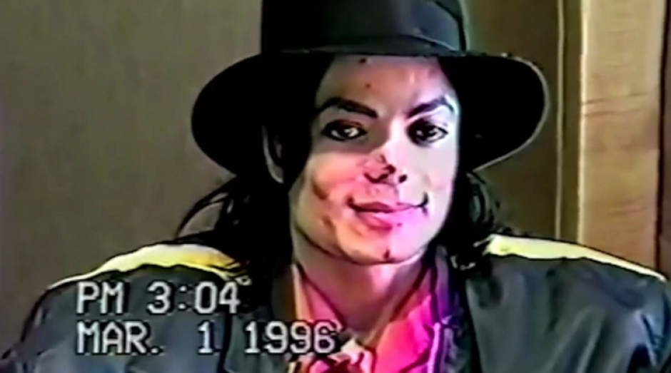 En el video grabado en 1996 el rey del pop reacciona de manera burlona cuando se le pregunta acerca de su conducta sexual inapropiada. (Foto: captura de pantalla)&nbsp;