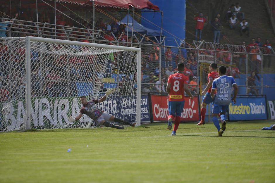 Luis Ángel Landín abrió el marcador rojo al minuto 5. (Foto: Wilder López/Soy502)