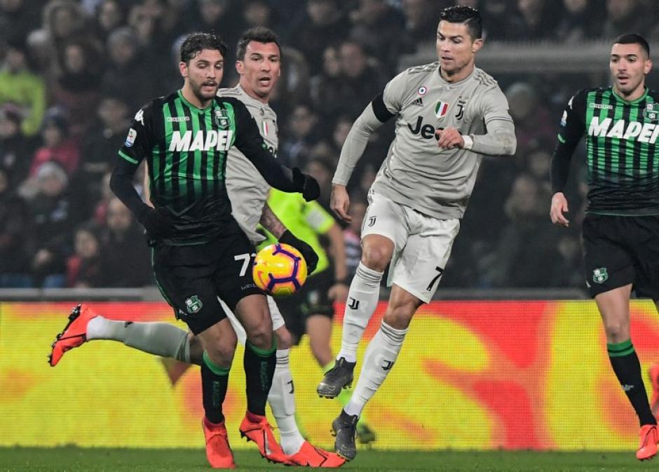 Cristiano Ronaldo durante el partido ante el Sassuolo. (Foto: AFP)