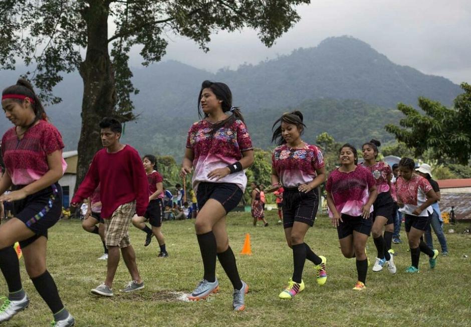 Este equipo de fútbol femenino usa su traje y brilla en sus partidos. (Foto: Deportivo Xejuyup Femenino)&nbsp;