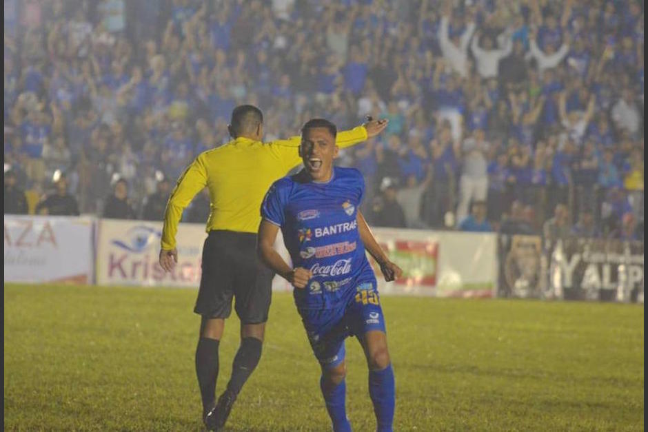 Cobán Imperial se coronó campeón del torneo de Copa al vencer 2-0 al Deportivo San Pedro. (Foto: Alex Catún/Soy502)