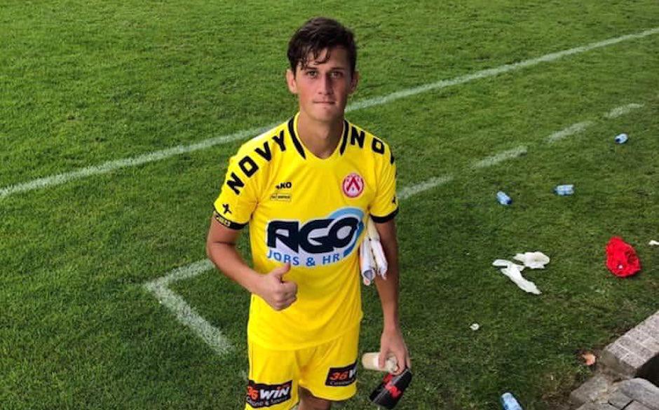 Nicholas Hagen después de jugar su primer partido con el Kortrijk. (Foto: Instagram)