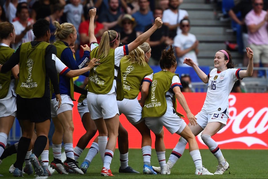 Así fue el festejo de Estados Unidos en el partido ante Holanda, por el título mundial. (Foto: AFP)