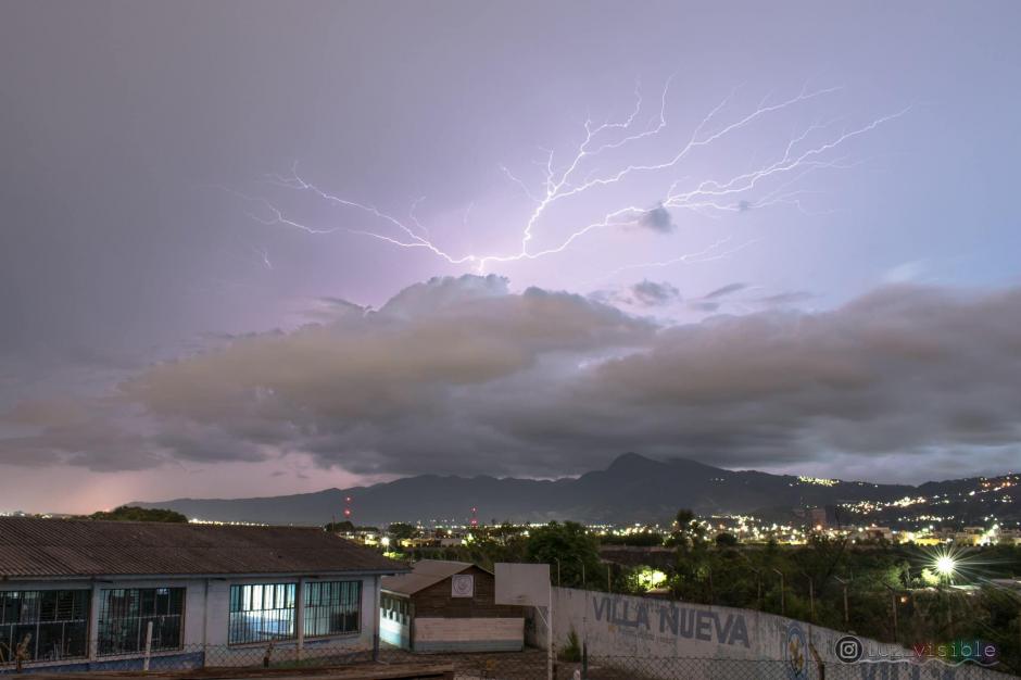 La tormenta eléctrica fue captada principalmente en la ciudad de Antigua Guatemala. (Foto: Meteorología GT)&nbsp;