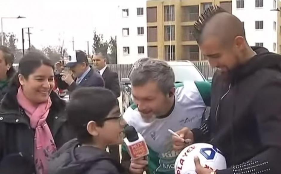 Ignacio recibió ayuda de muchas personas para poder llenar su álbum de la Copa América. (Foto: captura de video)