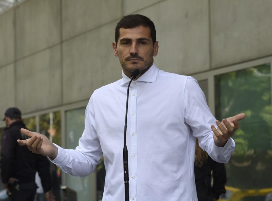 El portero español, Iker Casillas pasa al retiro indefinido de los terrenos de juego. (Foto: AFP)