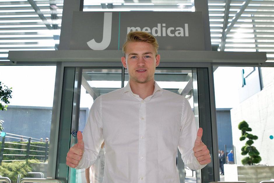 Matthijs de Ligt después de realizar las pruebas médicas en la Juventus. (Foto: Juventus)