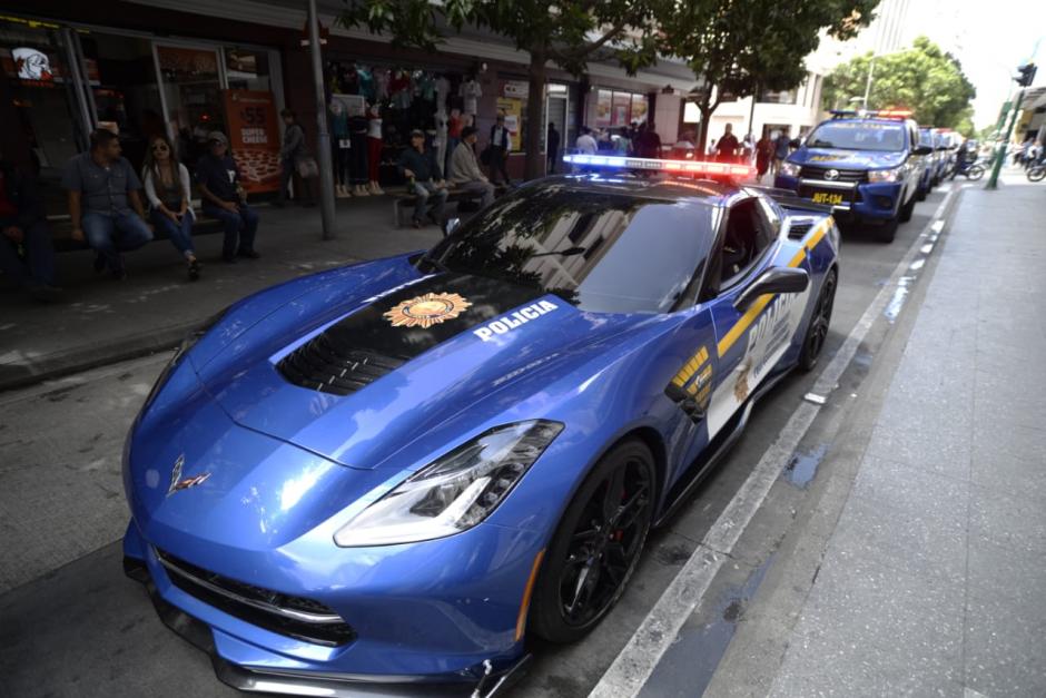 En  su 22 aniversario, la PNC muestra los vehículos con los que cuenta, uno de ellos es un Corvette expropiado a un narcotraficante. (Foto: Wilder López/Soy502)