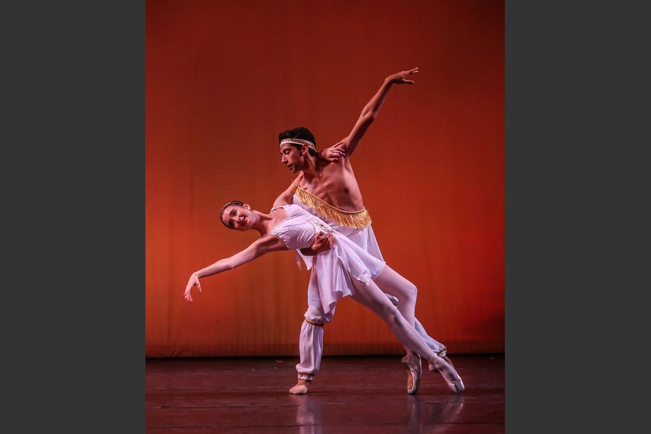 Lenin Valladares es el único guatemalteco integrante de&nbsp;la compañía de danza Sarasota Ballet de Florida, Estados Unidos. (Foto: cortesía)