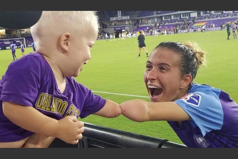 Joseph Tidd, de un año, y Carson Pickett, jugadora del Orlando Pride, su historia es enternecedora. (Foto:Instagram)