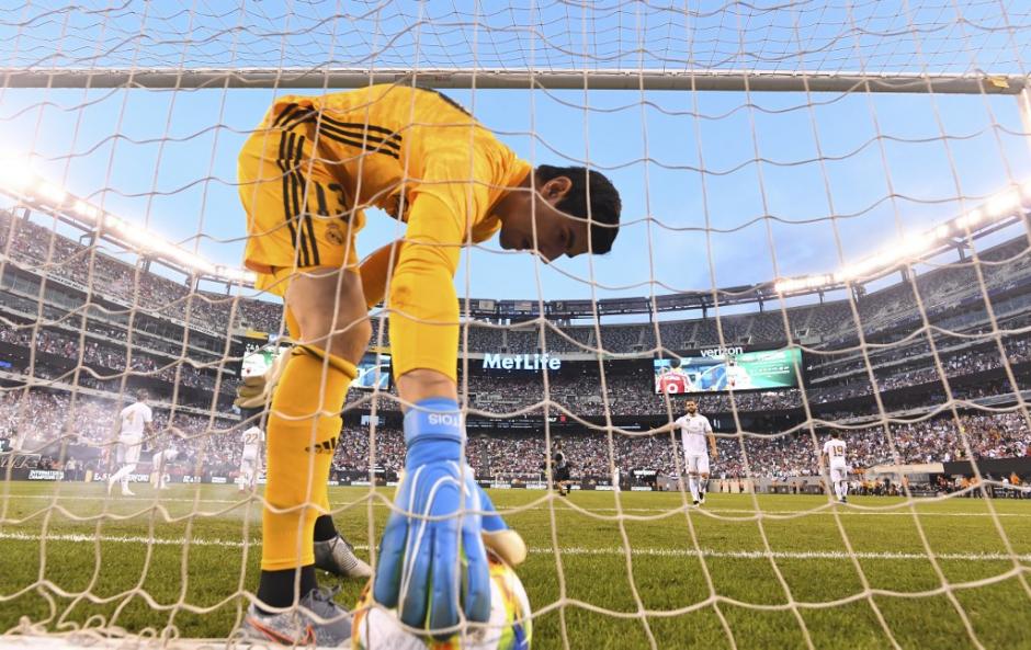 El portero quedó fuera de la convocatoria para enfrentar al Tottenham por lesión. (Foto: AFP)