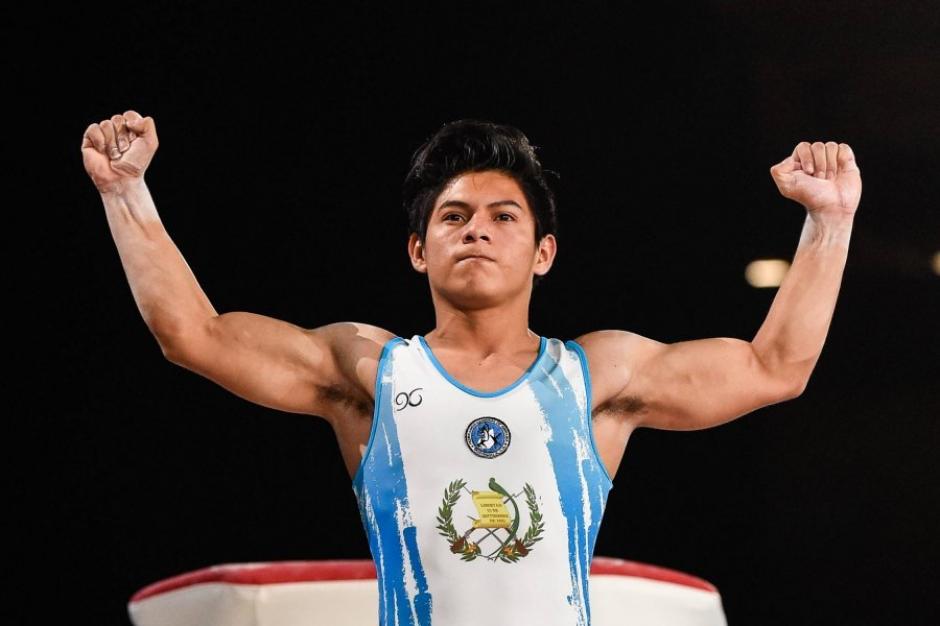 Jorge Vega se cuelga la medalla de plata en los Juegos Panamericanos Lima 2019. (Foto: COG)