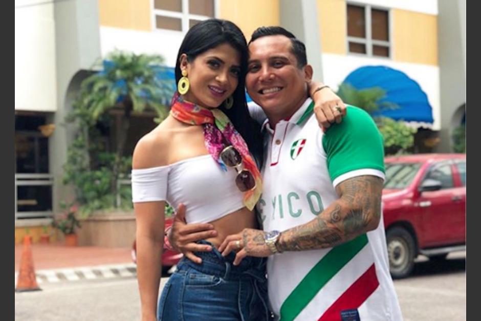 El vocalista de Trakalosa de Monterrey Edwin Luna y su prometida Kimberly Flores están de visita en Honduras. (Foto: Instagram)