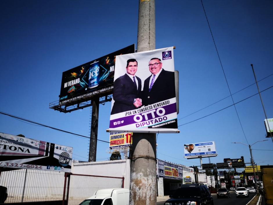 Bran hizo campaña en otros municipios para intentar atraer el voto hacia otros candidatos de su partido, pero no lo consiguió. (Foto: José Miguel Castañeda/Soy502)