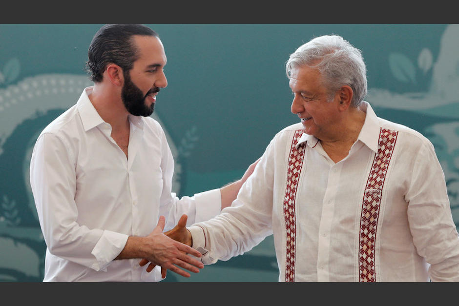 El encuentro entre López Obrador y Bukele tuvo un pequeño accidente. (Foto: RT)