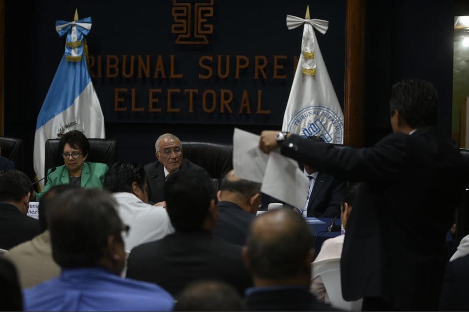 Los magistrados del TSE sostuvieron una reunión con fiscales de los diferentes partidos políticos. (Foto: Wilder López/Soy502)