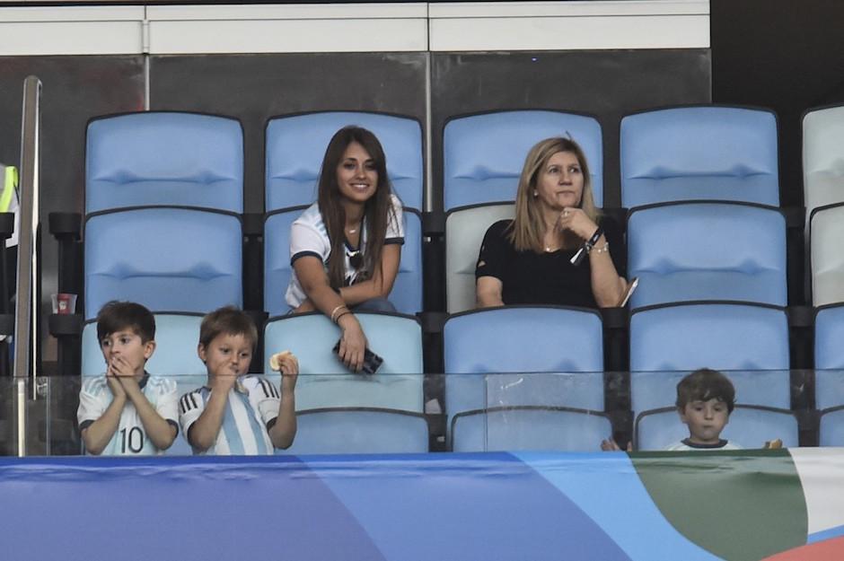 La familia de Lionel Messi en la tribuna del estadio Maracaná. (Foto: AFP)