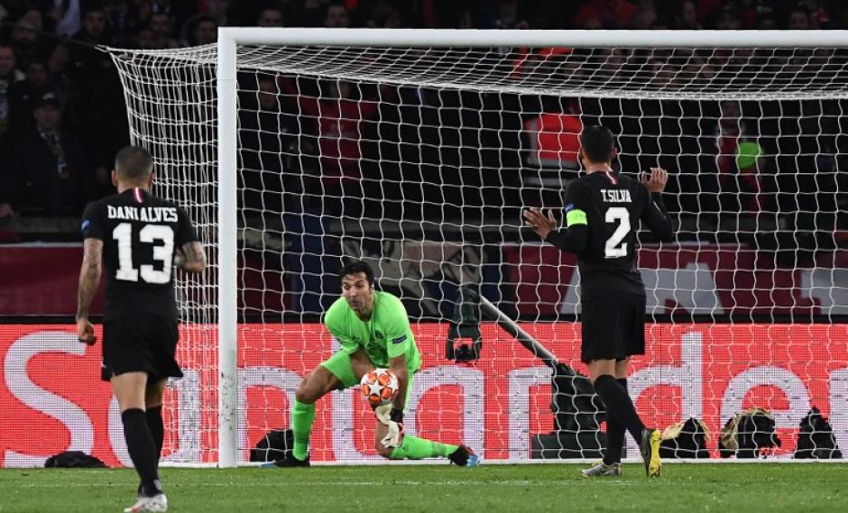 Gianlugi Buffon nunca tuvo control del balón y permitió la anotación del Manchester. (Foto: AFP)