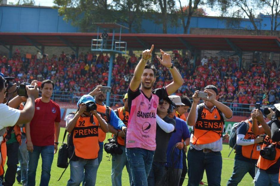 Jaime Penedo, el exguardameta panameño, llegó al Estadio de El Trébol para su despedida. (Foto: Rudy Martínez/Soy502)