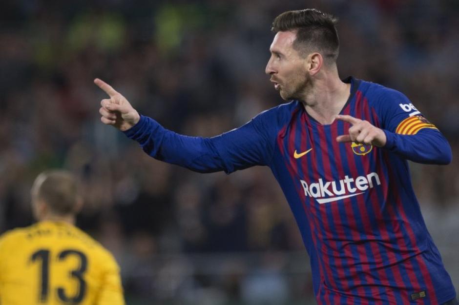 Así celebró Messi su tercer gol ante el Betis. (Foto: AFP)