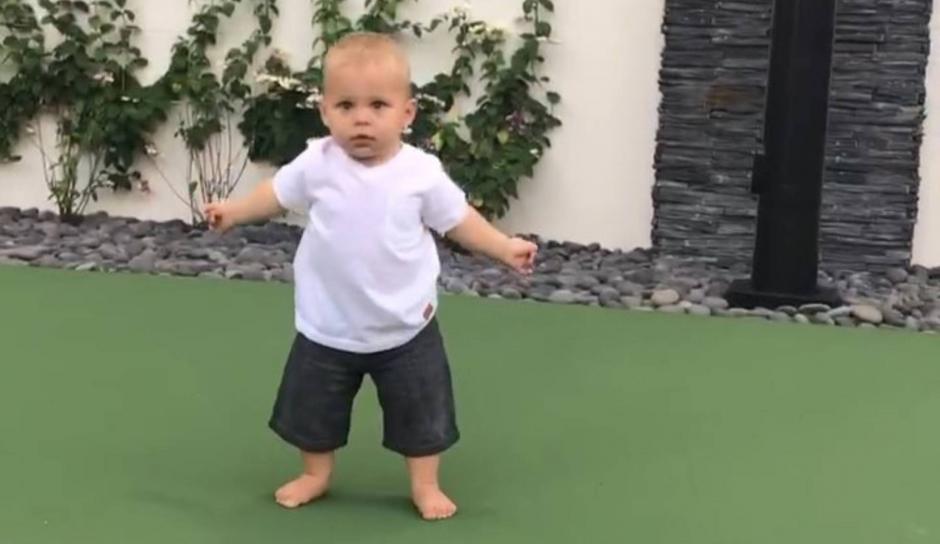 El hijo de Enrique Iglesias bailando enternece&nbsp; en Instagram. (Foto: Instagram)