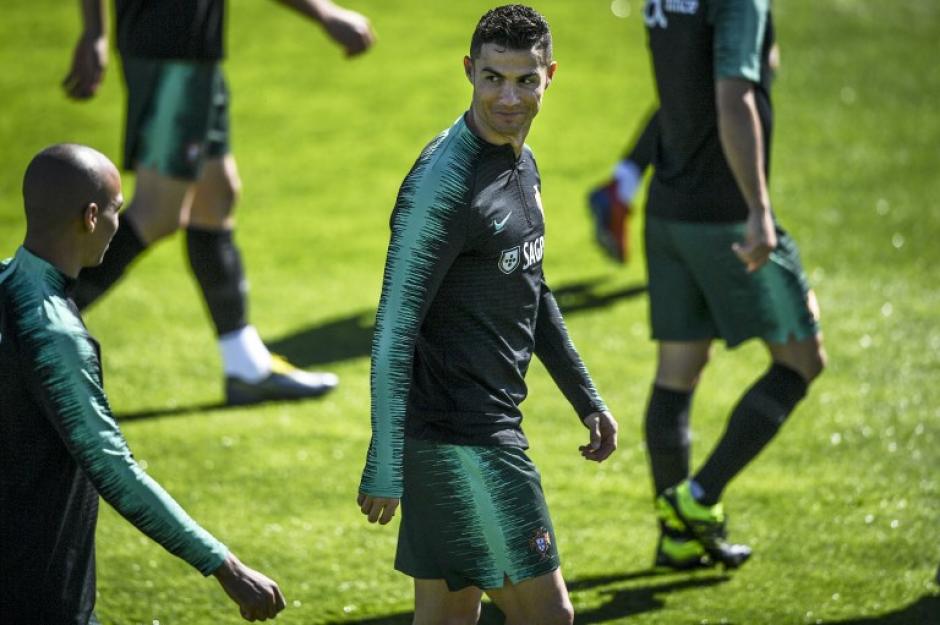 Cristiano Ronaldo durante un entrenamiento con la Selección de Portugal. (Foto: AFP)