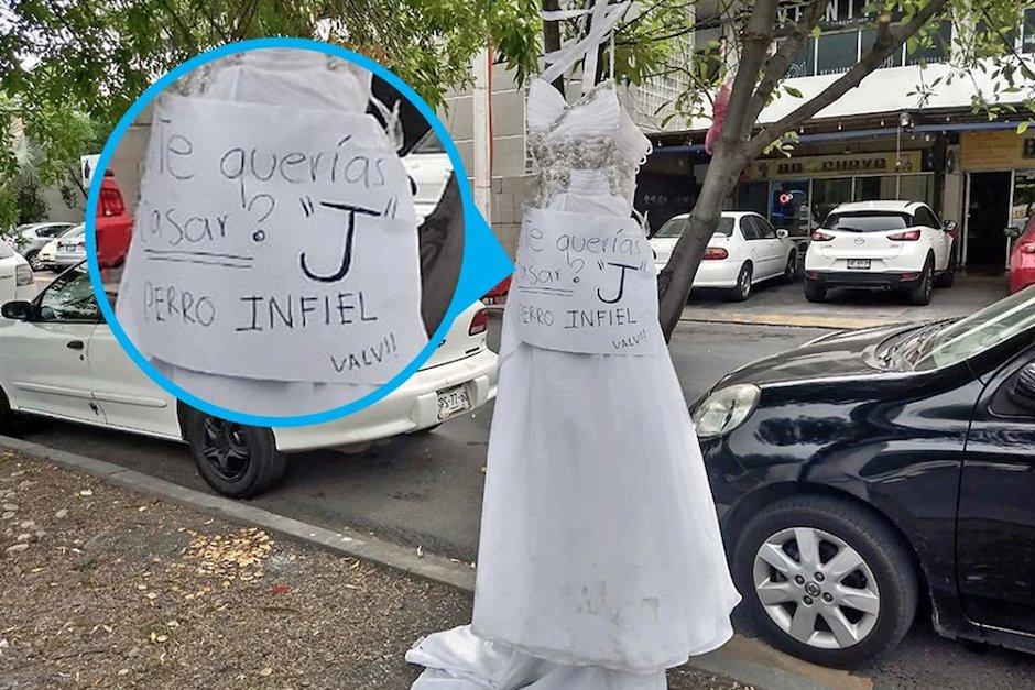 "¿Te querías casar? Perro infiel", señalaba el texto, seguido de la inicial 'J' (Foto:&nbsp;Twitter)