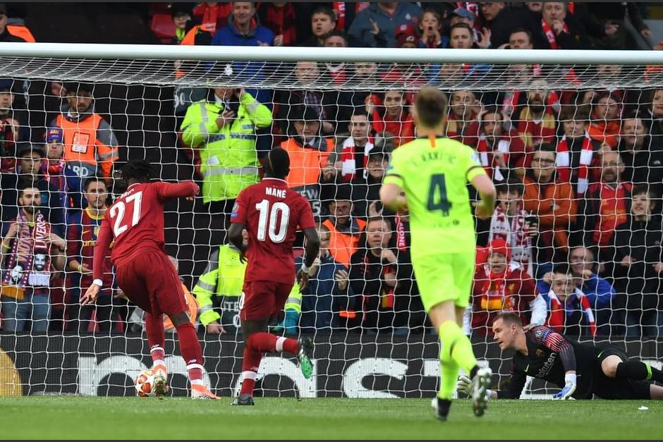 El tiro de esquina para el cuarto gol del Liverpool ante el Barcelona. (Foto: Twitter)