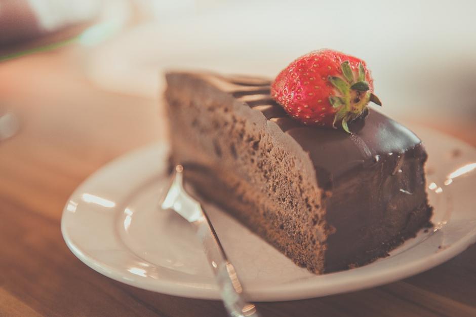 El pastel de chocolate ayuda a bajar de peso, según un estudio