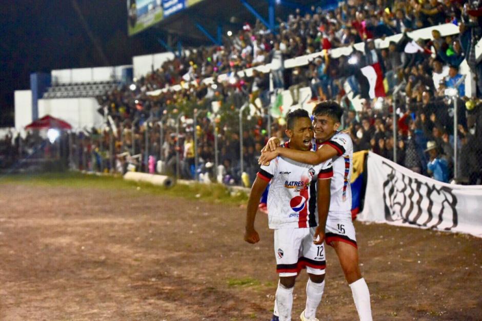 Quiché FC aprovechó su localía y venció a Mixco 3-1 en la final de ida del torneo Clausura 2019 de la Primera División. (Foto: Claro Guatemala)