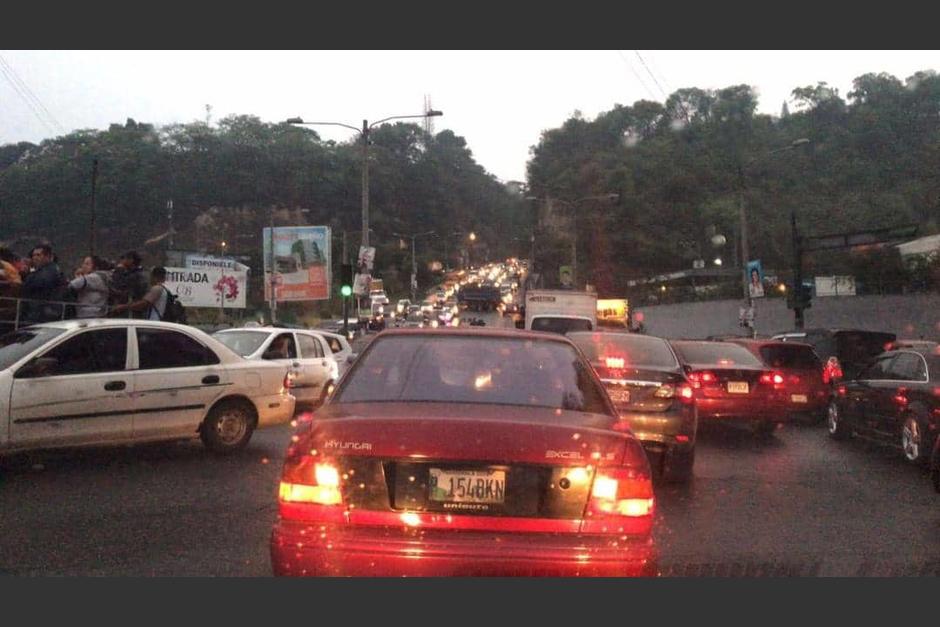 Usuarios reportaron tráfico complicado en dicha ruta desde horas de la madrugada. (Foto: Marjorie Solares/Twitter)&nbsp;