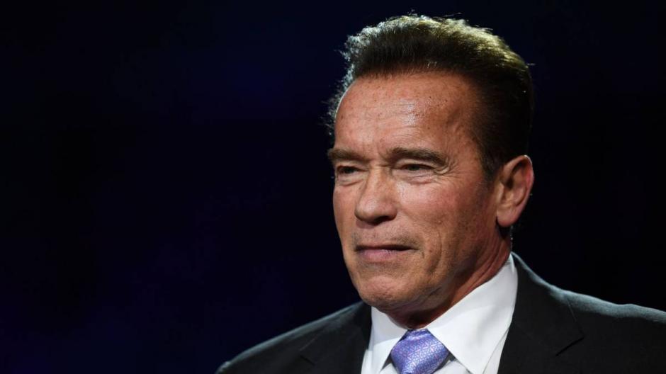 Arnold Schwarzenegger fue atacado por la espalda por un joven que le propinó una patada. (Foto: AFP)&nbsp;