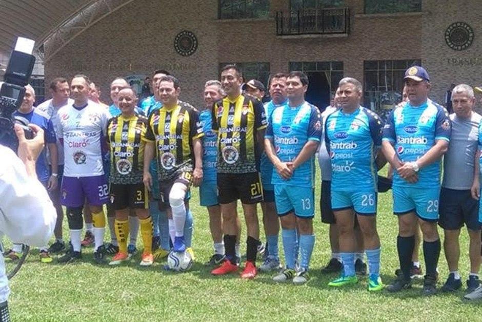 El presidente Jimmy Morales participó en un evento deportivo junto con varios militares y oficiales del ejército. (Foto: Juan Manuel Aristondo)