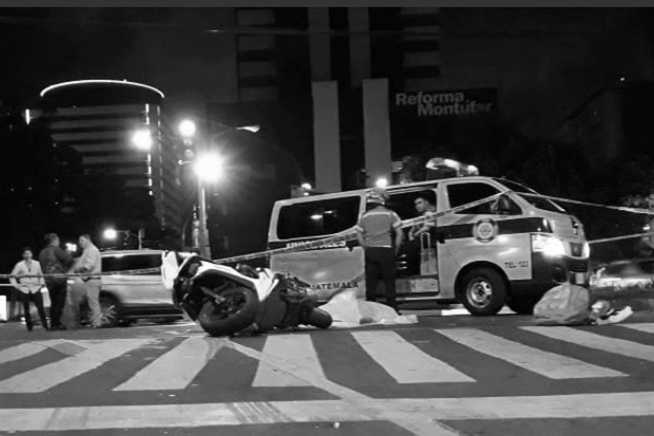 El accidente ocurrió la noche de este jueves sobre la Avenida La Reforma. (Foto: Bomberos Municipales)