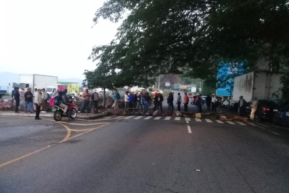 Un grupo de militares en situación de retiro bloqueó varias rutas del país para exigir un resarcimiento por sus años de servicio. Amenazaron con sabotear las Elecciones Generales si no atienden sus demandas. (Foto: Provial)