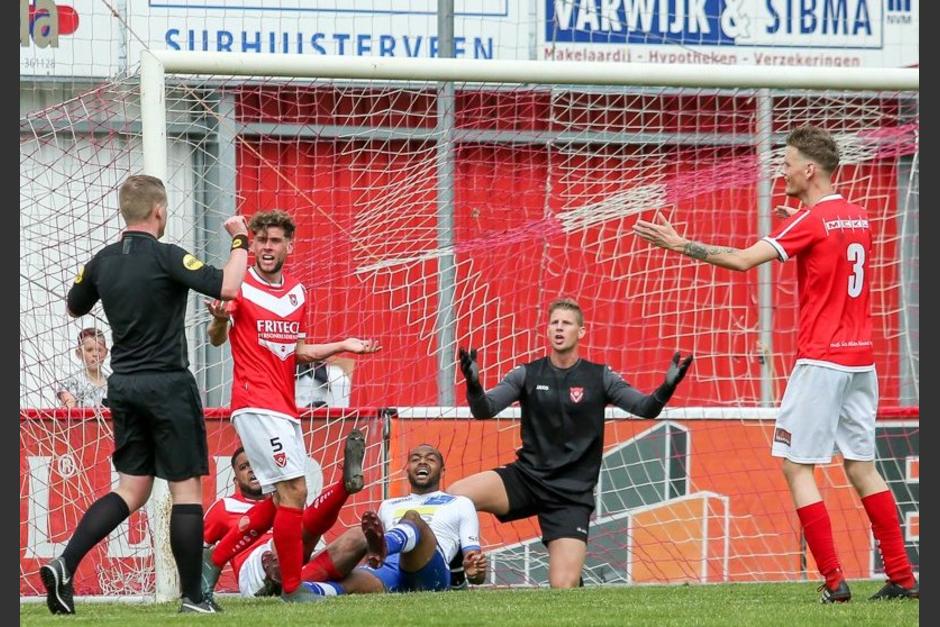 El referí avaló el tanto que el mismo marcó en el fútbol de la Tercera División de Holanda. (Foto:&nbsp;Harkemase Boys)