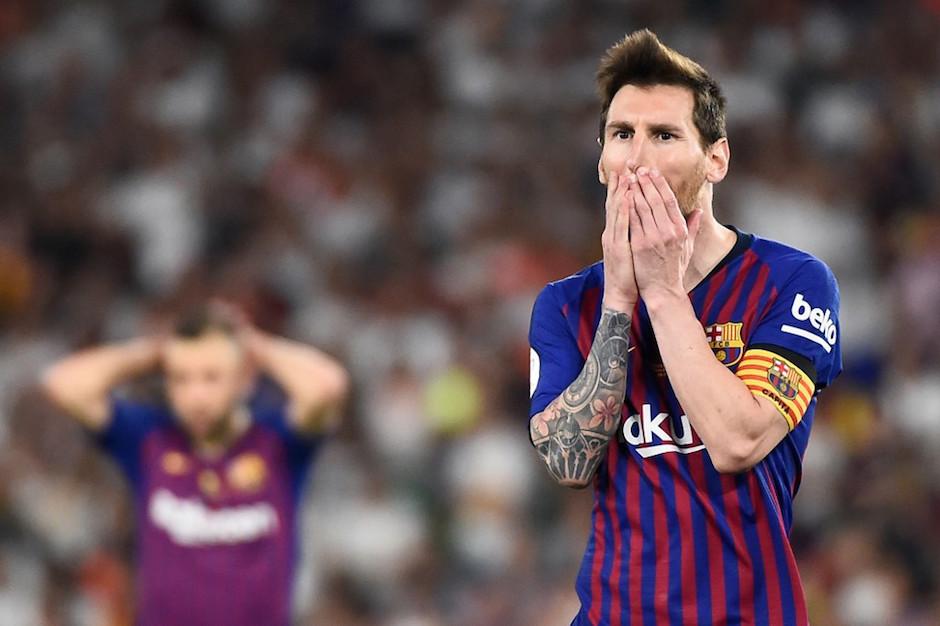 Messi se lamenta la derrota del Barcelona en la final de la Copa del Rey. (Foto: AFP)