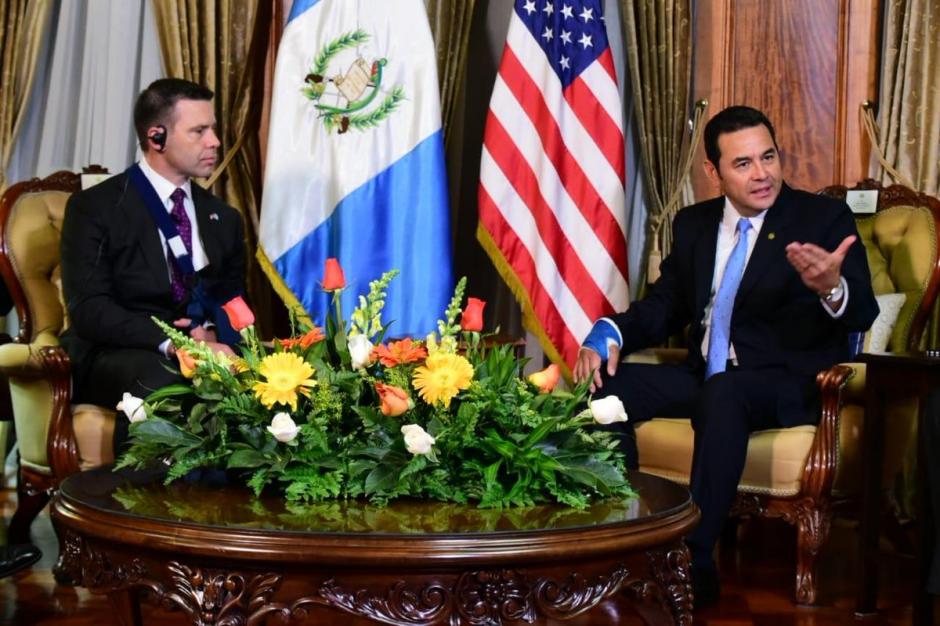 El secretario de Seguridad de EE.UU., Kevin McAleen, sostuvo una reunión con el presidente Jimmy Morales este lunes. (Foto: Gobierno de Guatemala)